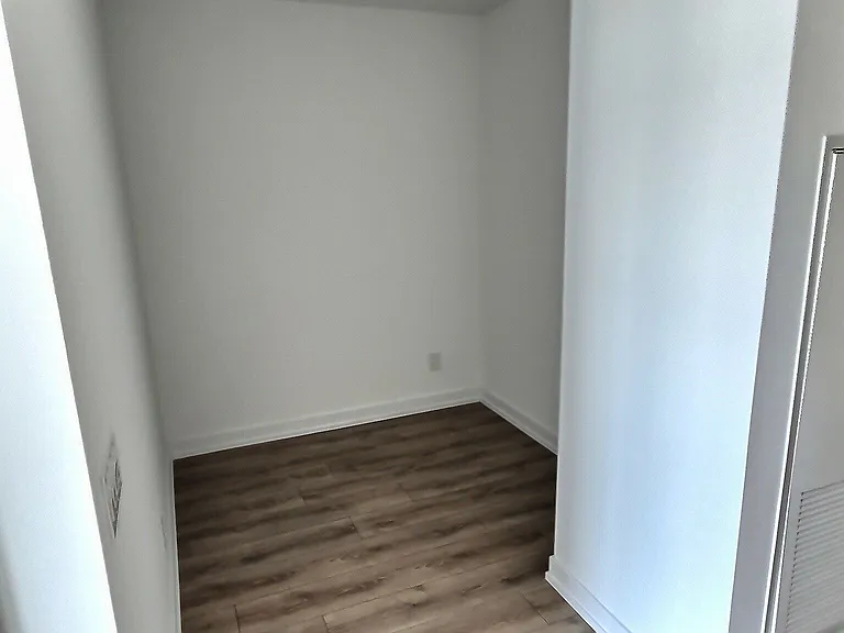 500 Dupont St #509 — Photo 4