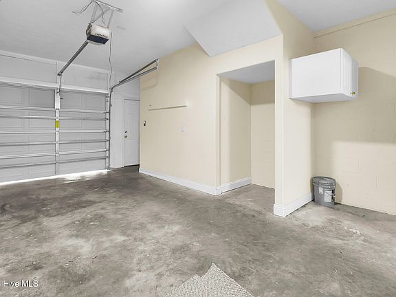 4th image of 504 Sea Knight Ln