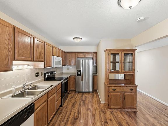 3rd image of 821 Neeb Rd APT 1
