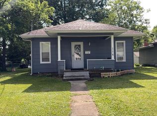 114 S 9th St, Benton, IL 62812