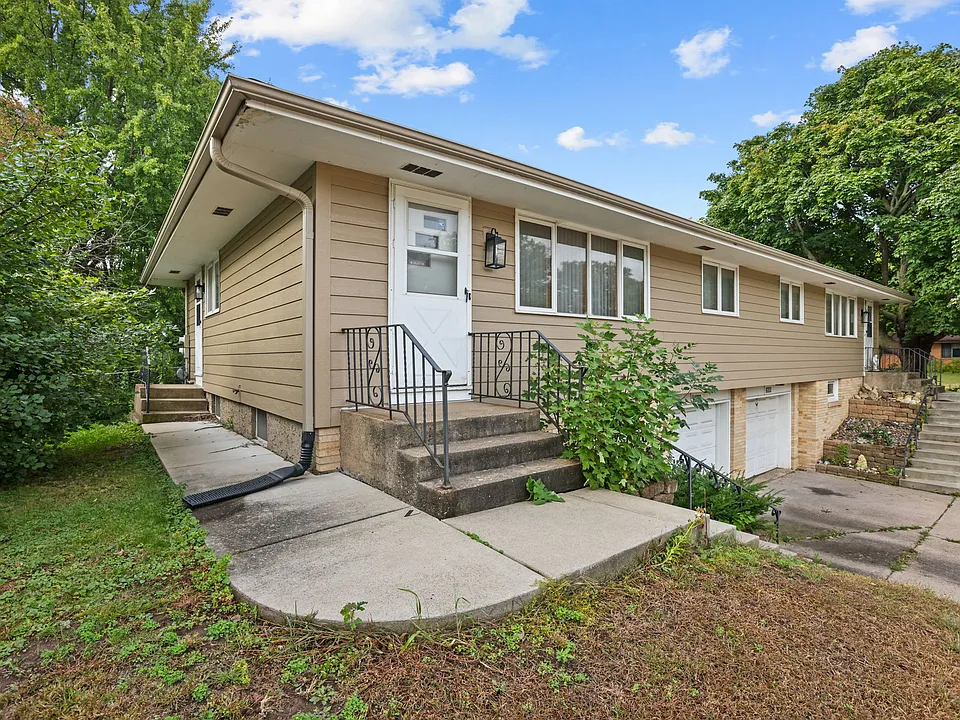 2602 37th Ave NE