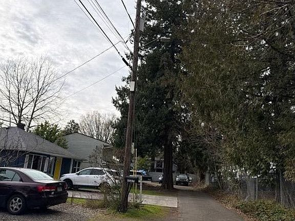 4th image of 10300 NE Hassalo St