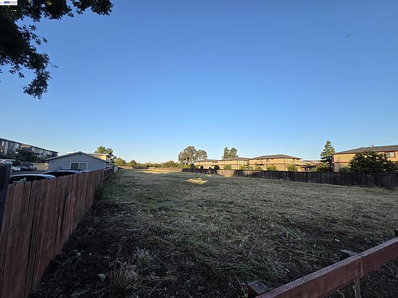 3rd image of 29495 Dixon St