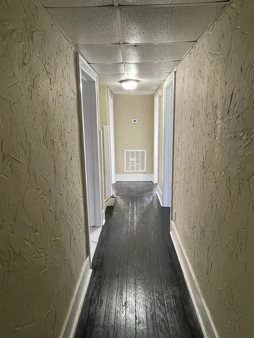 Newly Renovated Three Bedroom One Bath Upstairs Apartment — Photo 4