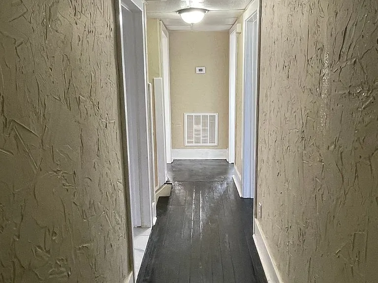 2228 Washington Ave — Photo 4