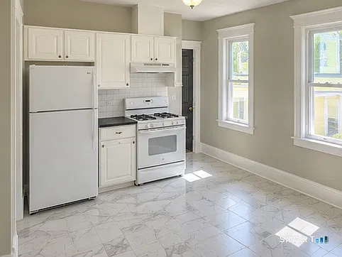 3 bed, 1.0 bath, 1100 sqft, $2,450 — Photo 4