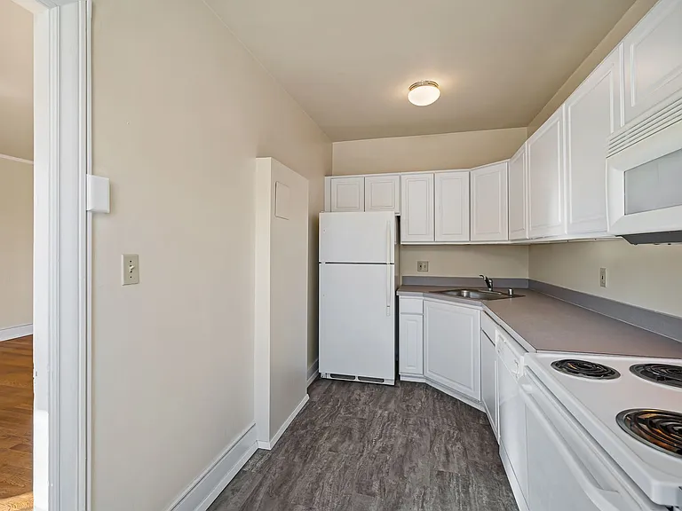 5th & Mercer Apartments — Photo 11