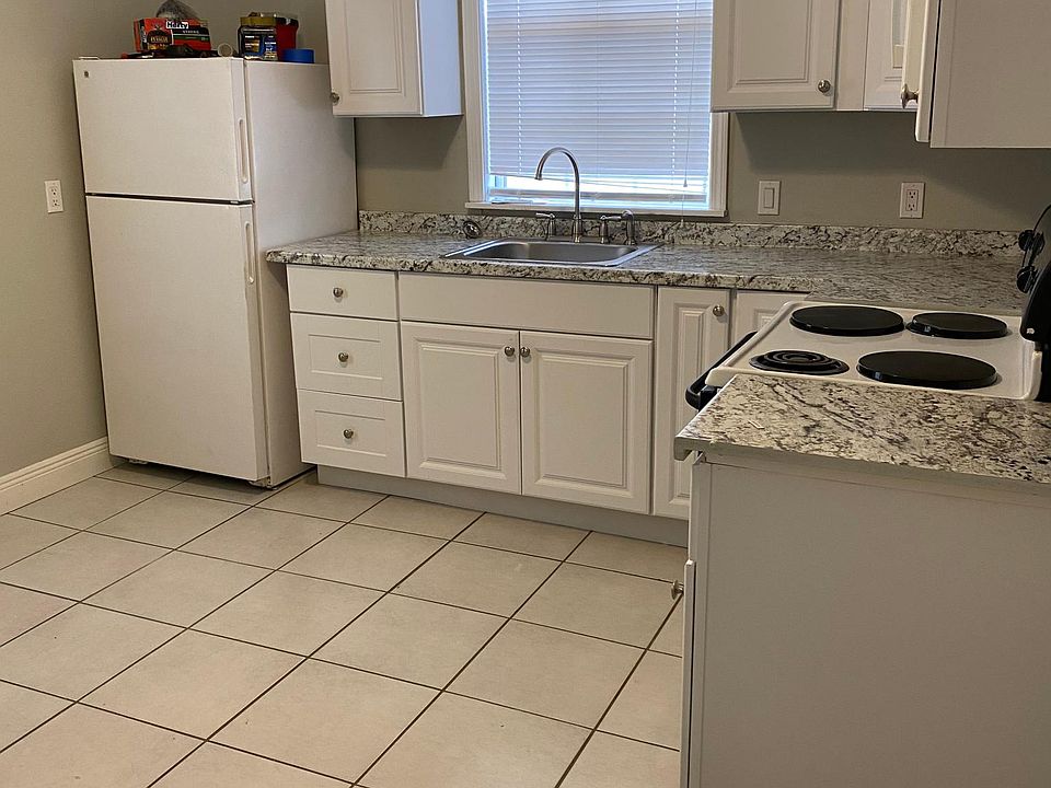 1st image of 924 Derbigny St Unit 3