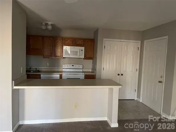 5932 W Friendly Ave, Greensboro, NC 27410