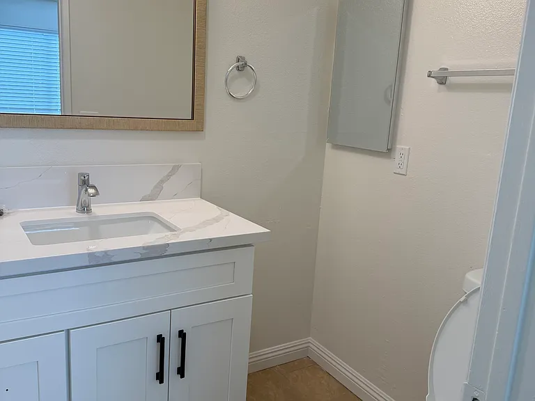 419 S Verdugo Rd #102 — Photo 9