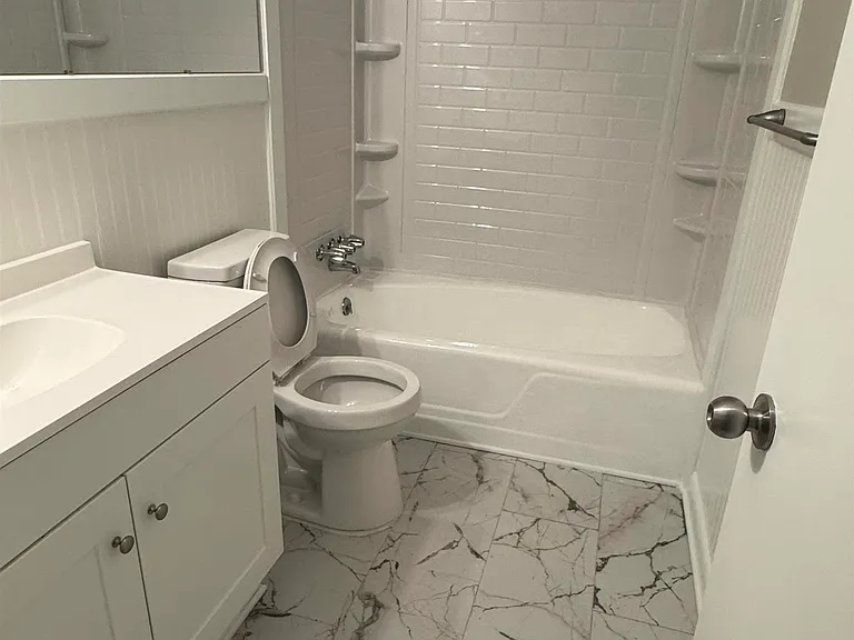 2801 Penland Ave NW — Photo 2