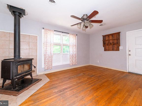 4th image of 12 E Collings Dr