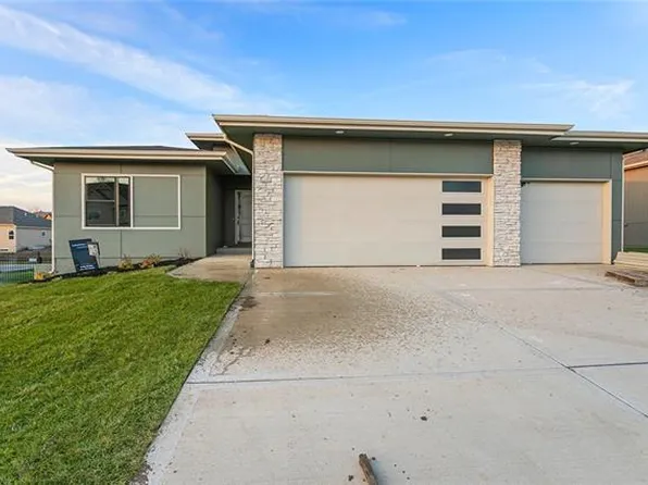 1809 Alpine Dr, Pleasant Hill, MO 64080
