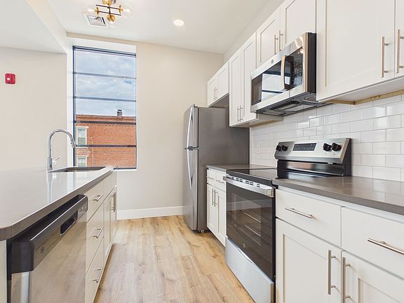 2nd image of 1122 Green St #14