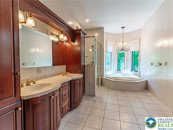 3rd image of 441 Hidden Lake Dr