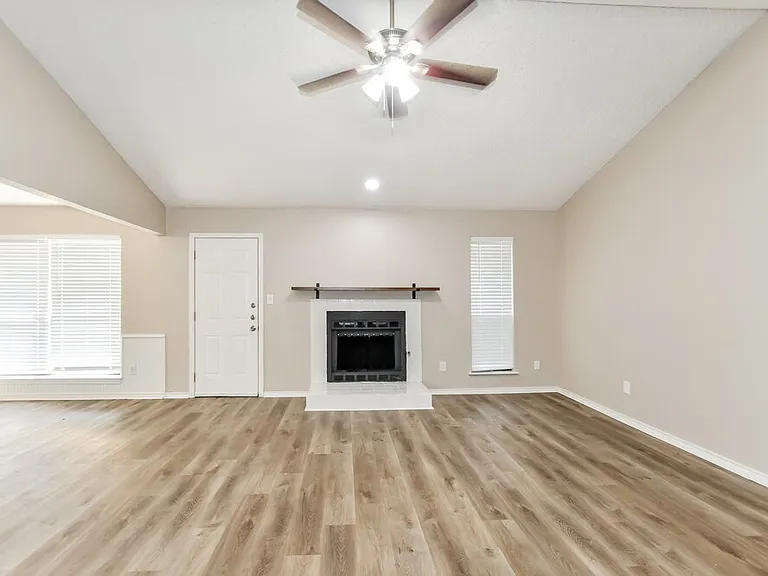 308 Southlake Dr — Photo 4