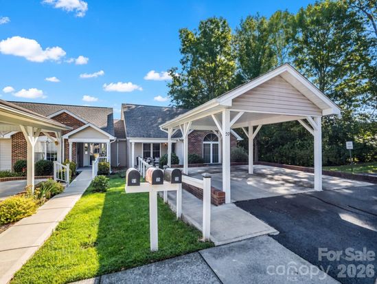 59 S Woodridge View Ct, Hendersonville, NC 28791