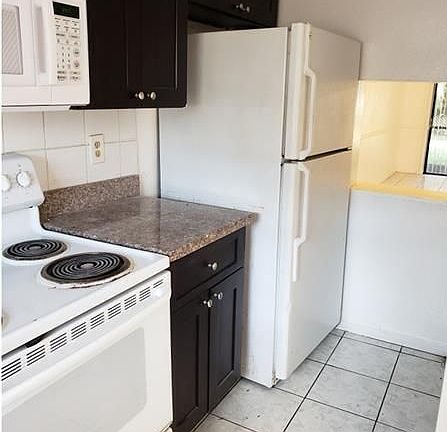 4th image of 10985 Royal Palm Blvd #10