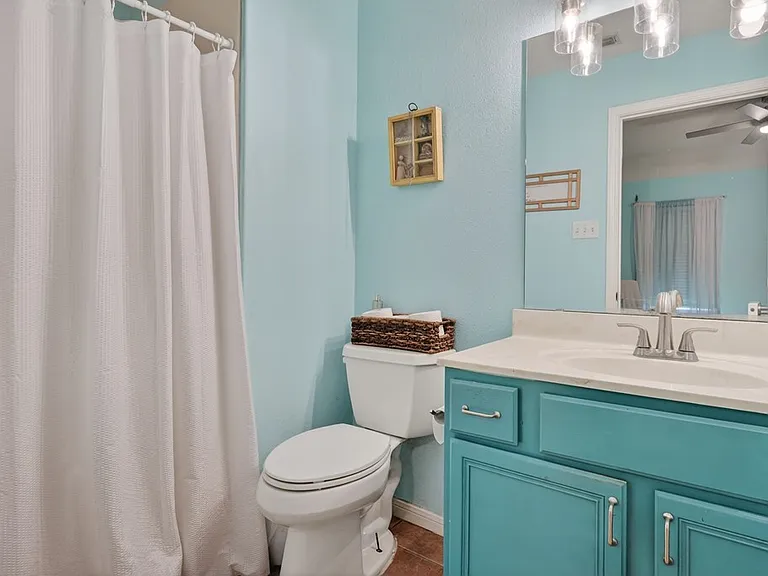 2300 Naples Dr — Photo 11