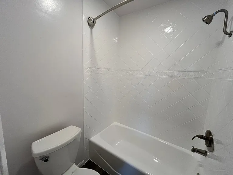 1635 North Martel Avenue — Photo 21