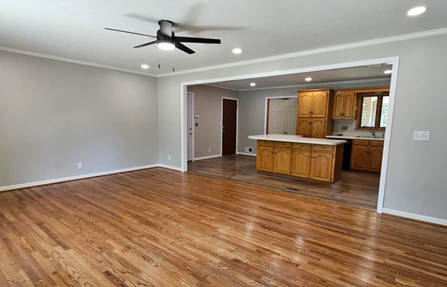 Gorgeous home located in Saks! — Photo 4