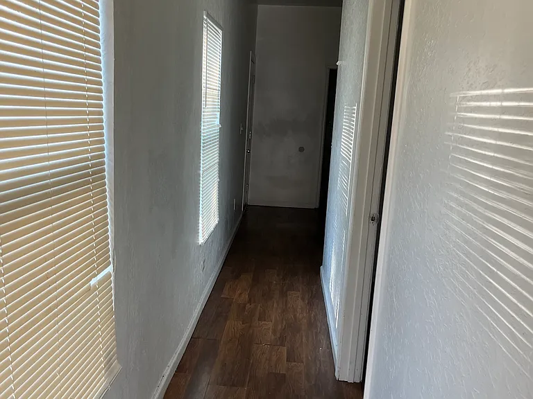 1216 E Union St — Photo 7