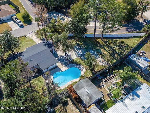 3rd image of 203 RIO Road