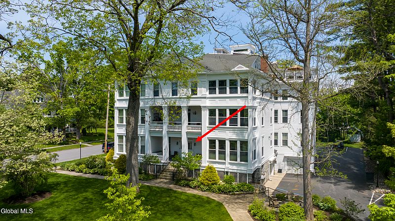 3rd image of 45 Greenfield Avenue Apt 12