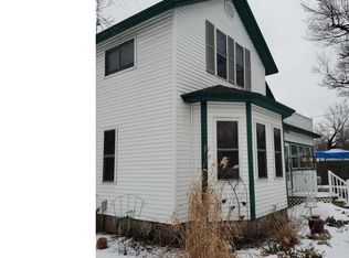 19 N Edwin St, Hartford, MI 49057