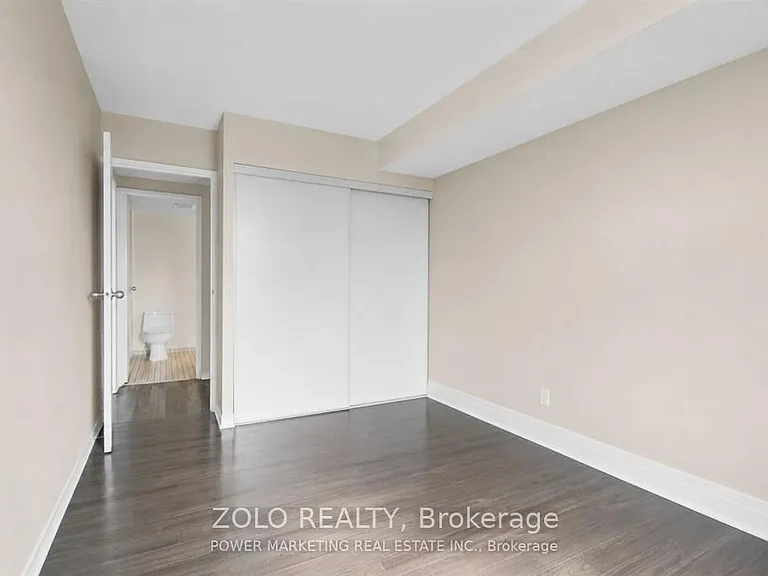 2759 Carousel Cres #1206 — Photo 20
