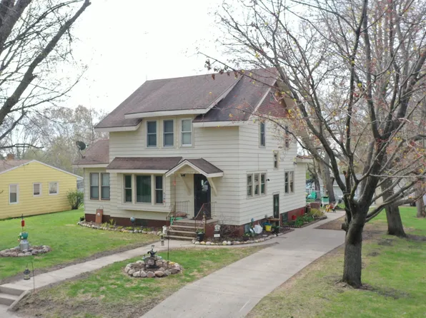 205 E Broadway St, Starbuck, MN 56381