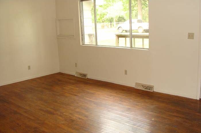 2nd image of 2733 N Kellett Ave