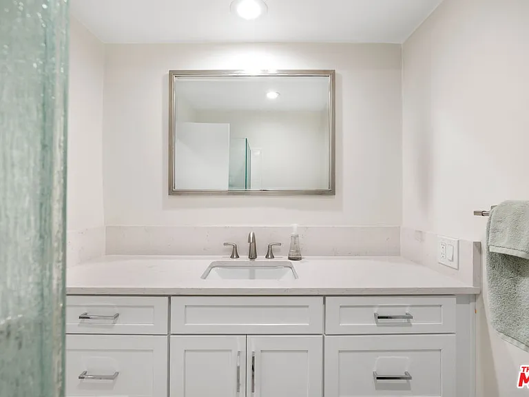 809 S Bundy Dr #205 — Photo 24
