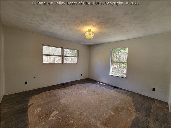 4th image of 118 Lude Rd