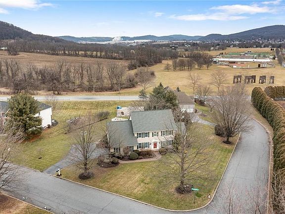 2nd image of 2055 Sherbrooke Dr