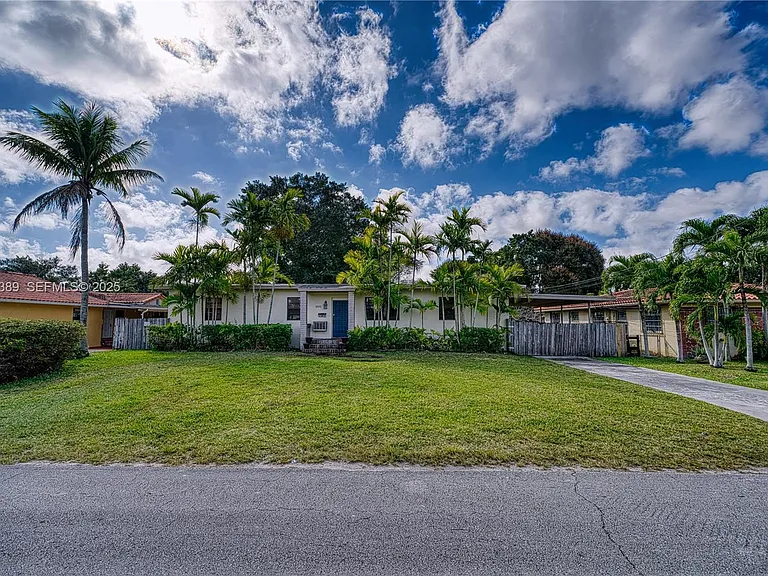 6550 SW 27th St — Photo 5