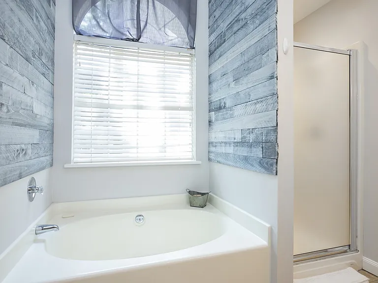 1004 Elmshade Ln — Photo 25