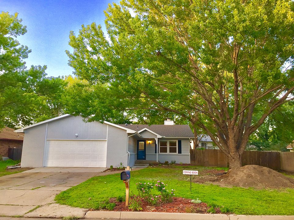 Mature trees-1110 S Burrus