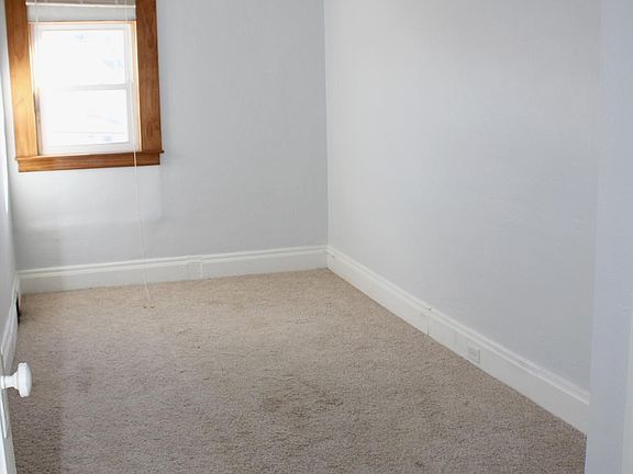 5th image of 519 Grove St Floor 2
