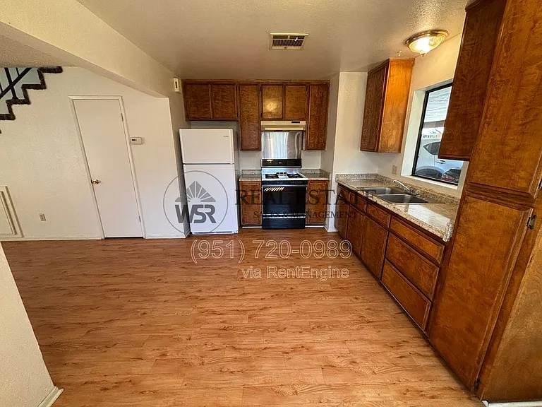 1966 W Linden St — Photo 7