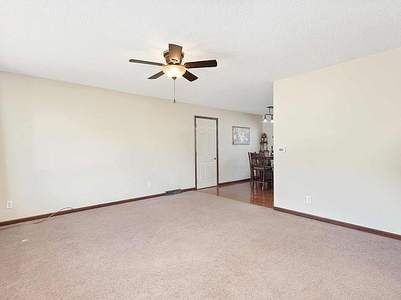 4th image of 1728 Spruce Hills Dr
