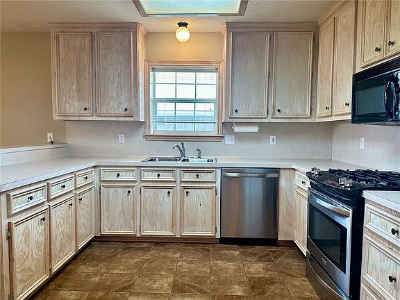3rd image of 4201 Bedford Ct