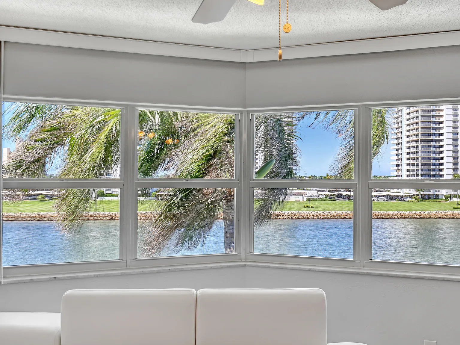 2 bed, 2.0 bath, 1076 sqft, $2,350 — Photo 2