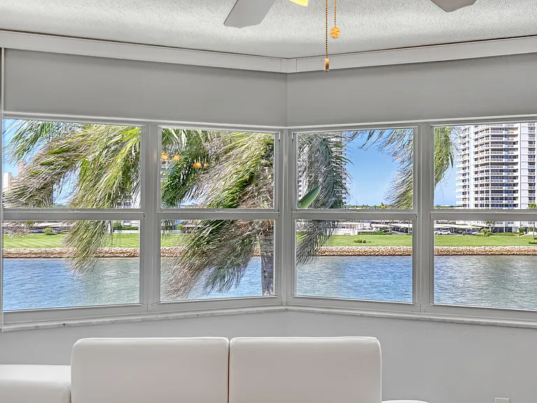 28 Yacht Club Dr — Photo 2