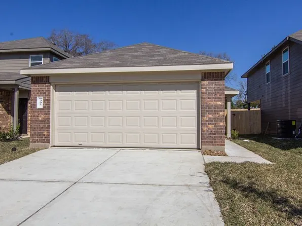 392 Upper Creek Dr, Willis, TX 77378