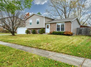 512 Waterford Dr, Lindenhurst, IL 60046