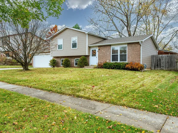 512 Waterford Dr, Lindenhurst, IL 60046