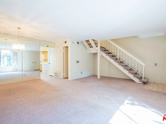3rd image of 20126 Runnymede St Unit 25
