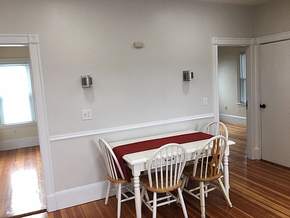 Dining table area - can remove table/chairs if necessary.