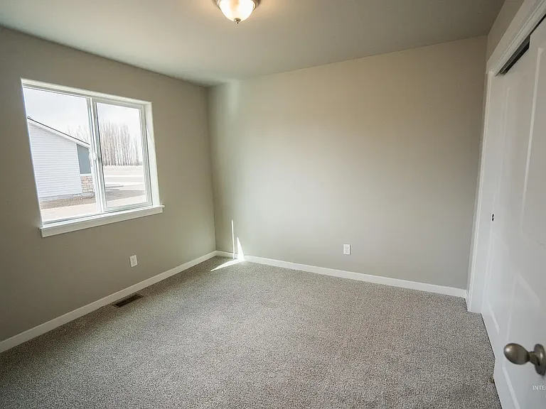 1109 Bronze Dr — Photo 12